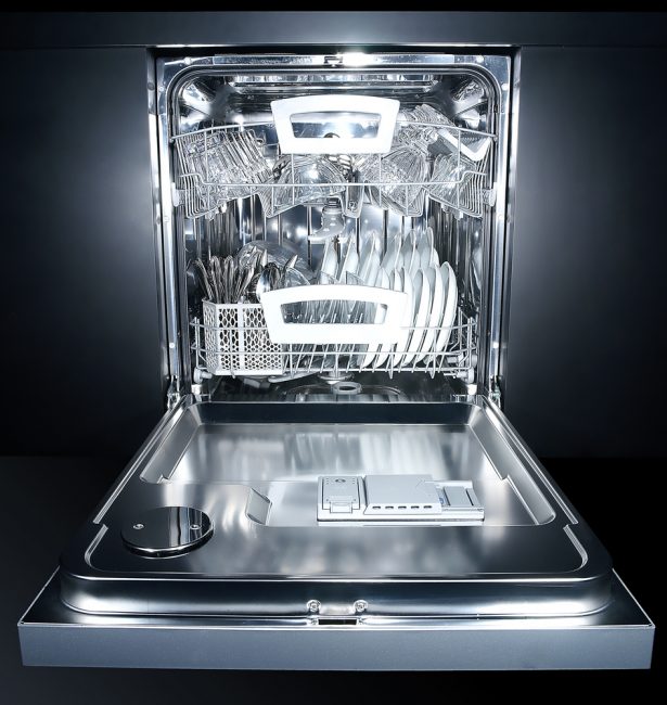 Best Dishwasher Review - sparkling dishwasher