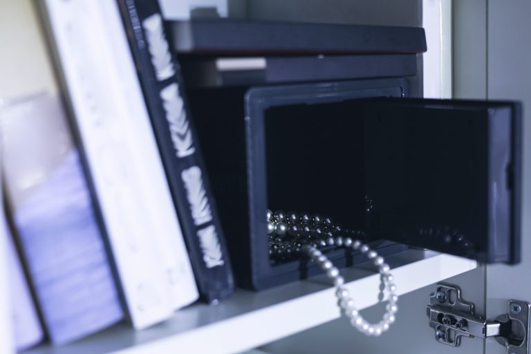 Best Wall Safe Review - jewelry