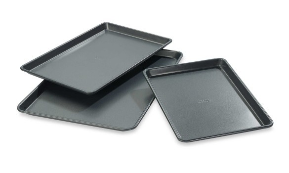 Best SaucePan - Chicago Metallic Non-Stick True Jelly Roll Pan