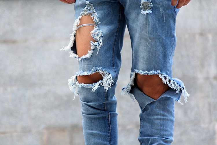How come the trend of ripped jeans has resurfaced now?